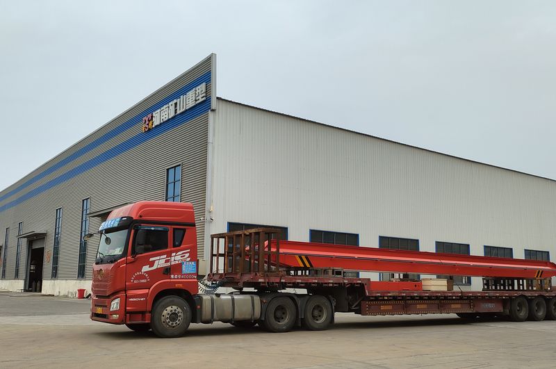 電動單梁起重機3臺 LD5t—16.8m LD3t—16.5m /2臺 制作完成，發(fā)往江西南昌交付客戶使用。